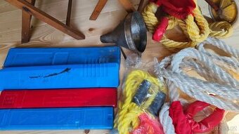 Autopříslušenství a židličky - kanystr, lano, trojúhelník