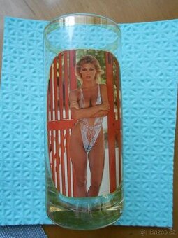 RETRO sklenička Dívka v body - použitá - 1