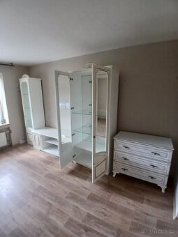 Prodám obývací stěnu v zámeckém stylu + skříň
