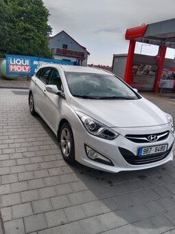 PRODÁM HYUNDAI i40 COMBI 1,7CRDI,104 KW, ČR, SERVISNÍ KNIŽKA