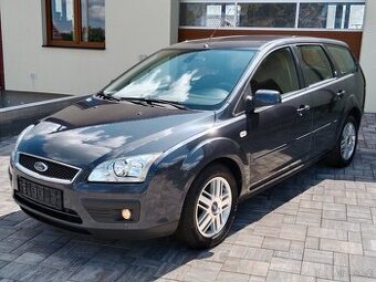 Ford Focus 1,6i 74Kw r.v.8/2006 najeto 119000Km Výbava Ghia