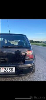 Golf 4 1.6 74kw stk jeste rok a pul - 1