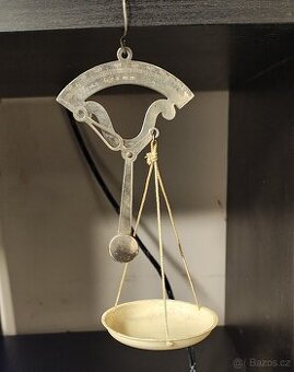 Stará závěsná váha 0 až 100g