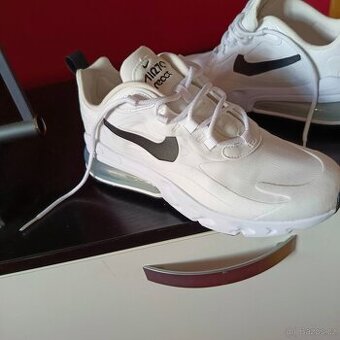 Nove boty Nike Air Max 270, vel.39