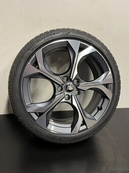 Octavia 4 R19 Nová originální letní sada (2025)