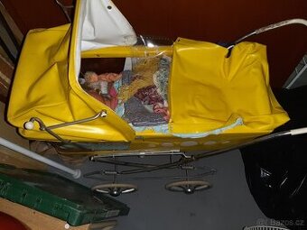 Dětský kočárek s panenku 80léta