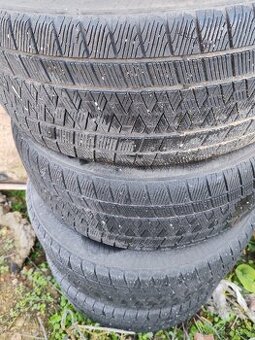 Prodám zimní pneu 235/50r18