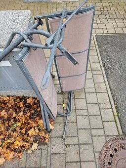 Zahradní houpačka za odvoz