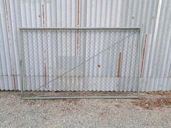 Brána otočná jednokřídlá bez sloupků, dl. 250cm, výška 150cm