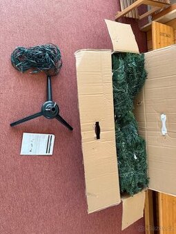 Umělý Vánoční stromek 180cm, včetně osvětlení