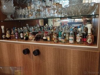 Sbírka mini lahviček