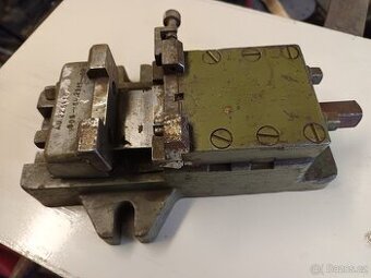 strojní svěrák malý