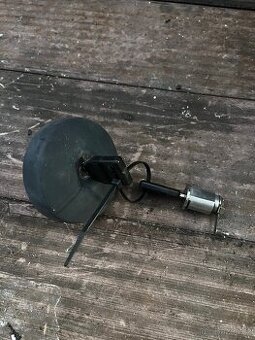 ŠKODA FAVORIT zámek dveří a víčko nádrže