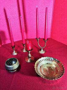 Mosazné svícny, popleník a talíř