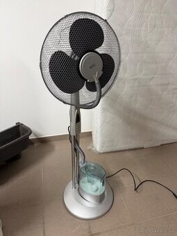 Stojanový ventilátor/větrák se zvlhčovačem