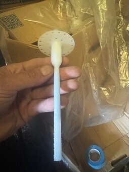 Hmoždinka fasádní