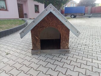 PSÍ BOUDA PO BERNARDÝNOVI O ROZMĚRECH 105 x 90 x 102 CM