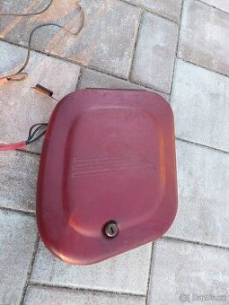 Jawa kyvacka, panelka - kastlik na naradi