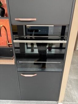 Vestavná kompaktní trouba Haier + ohřevná zásuvka Haier