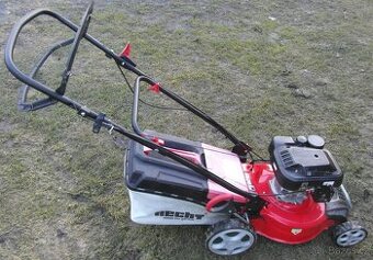 Benzínová sekačka s pojezdem a centrálním zvedáním