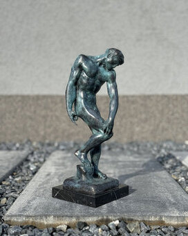 Bronzová socha Adam Rodin bronz figurální soška mramor patin