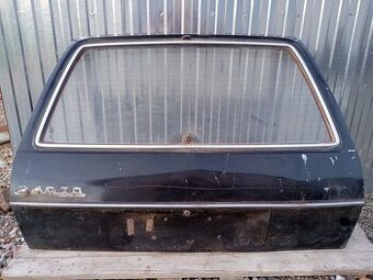 Víko kufru, páté dveře Mercedes Benz S123 combi.