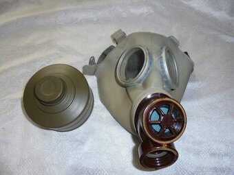 Prodám starou plynovou masku