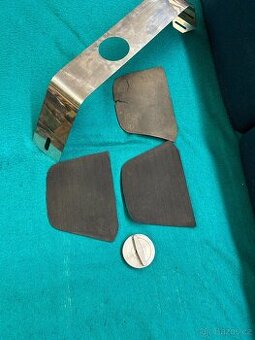 Prodám Jawa Bizon krycí plech nádrže, gumy,víčko nádrže