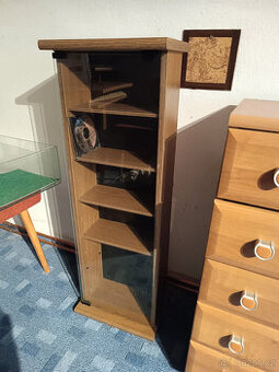 Prodám skříňku na CD