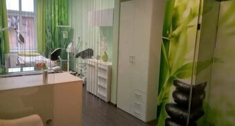 Korálkové závěsy 2 x a teleskopická tyč.