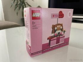 LEGO® Iconic 40679 Dárek z lásky (Love Gift Box)