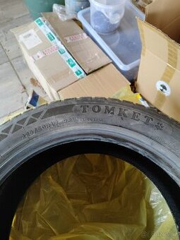 Celoroční 225/50 r17 Tomket