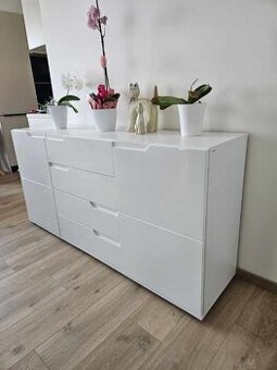 Bílá lakovaná komoda 167x80x40– jako nová - 1