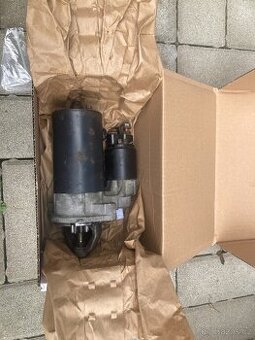 Alternátor a zadní nárazník Z4 E85