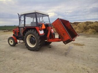 Nesená vyklápěcí korba za traktor