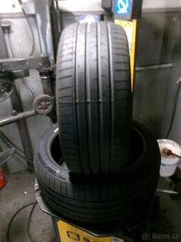 225/40 R18 ROYAL BLACK ROYAL EXPLORER II