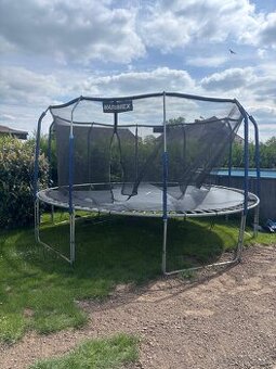 Trampolína
