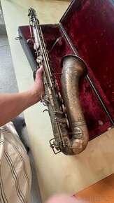 Starožitný saxofon