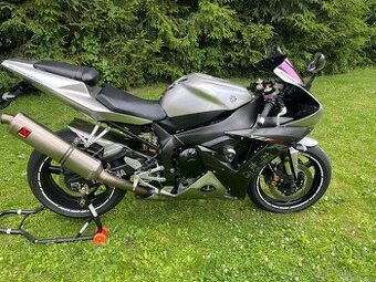 Yamaha R1 - 1