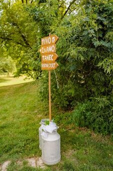 Svatební dekorace - směrová cedule