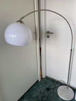 Stojací lampa