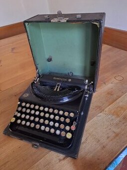 Starožitný psací stroj Remington