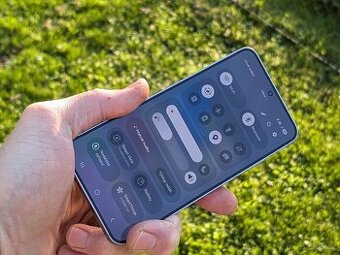 Samsung Galaxy S25 12 GB / 512 GB (stříbrný), TOP STAV