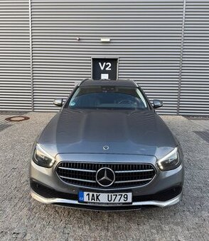 Mercedes-Benz Třída E 220d 4MATIC, r.v. 2022
