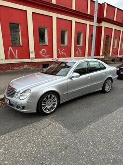 MERCEDES BENZ W211