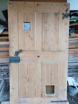 Staré dveřní kování, zámek