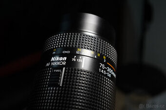 Teleobjektiv Nikon AF Nikkor zoom 75–300mm f/4.5–5.6