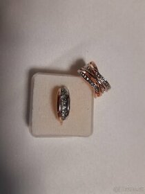 Pozlacený prsten dvou barev se zirkony