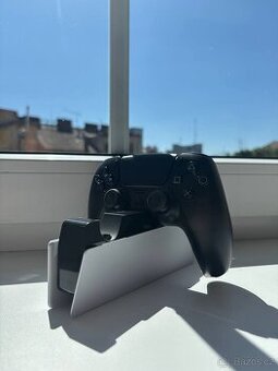 DualCharge pro nabíjení ovladačů PS5