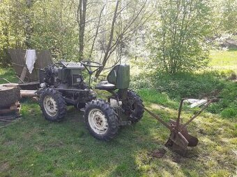 Malotraktor Žigul 2105